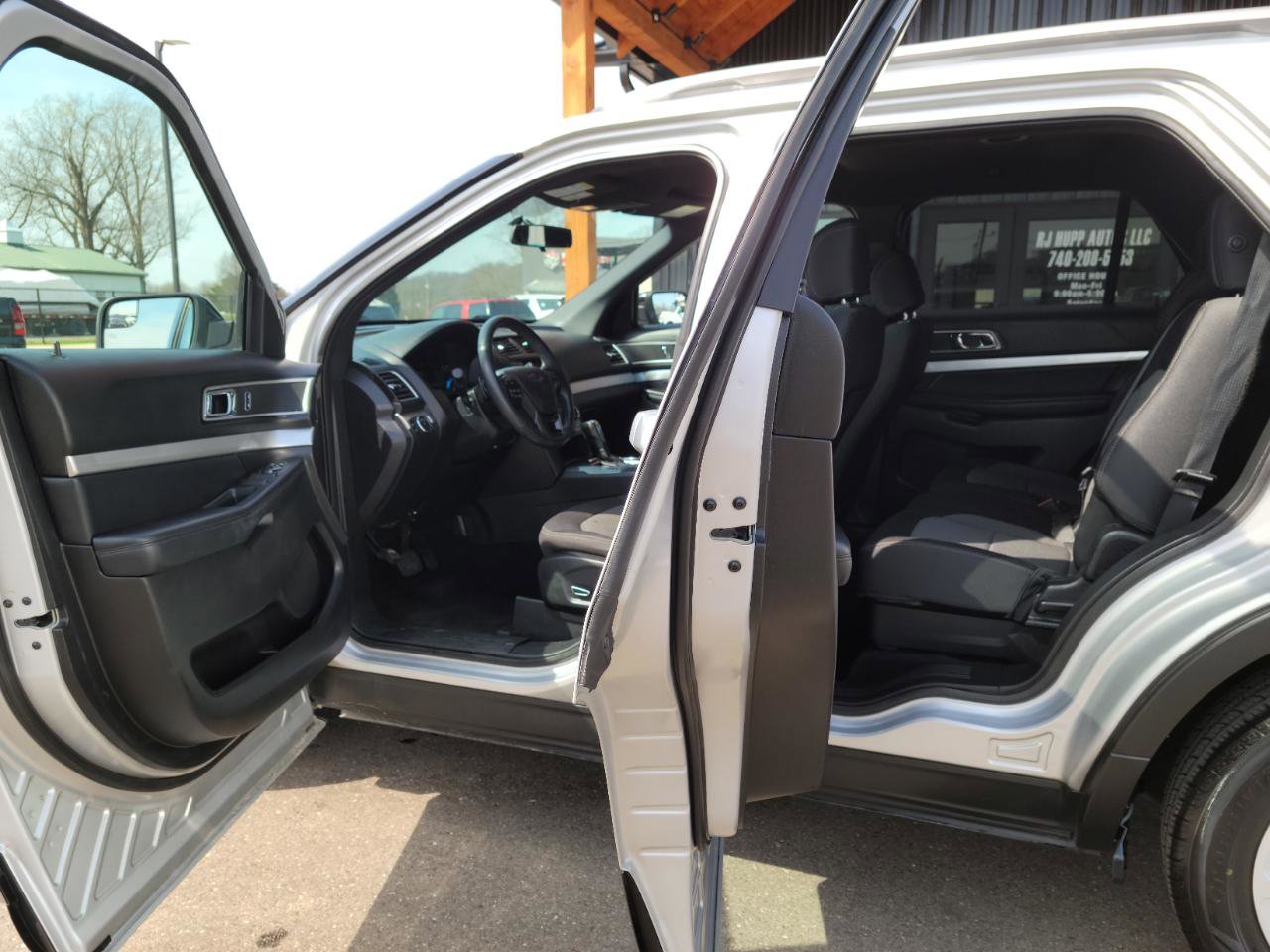 Used 2017 Ford Explorer XLT image 7