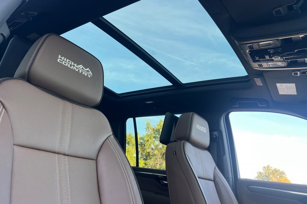 New 2026 Chevrolet Suburban High Country image 16