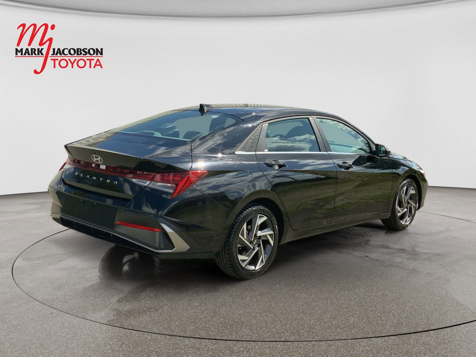 Used 2025 Hyundai Elantra SEL FWD image 5