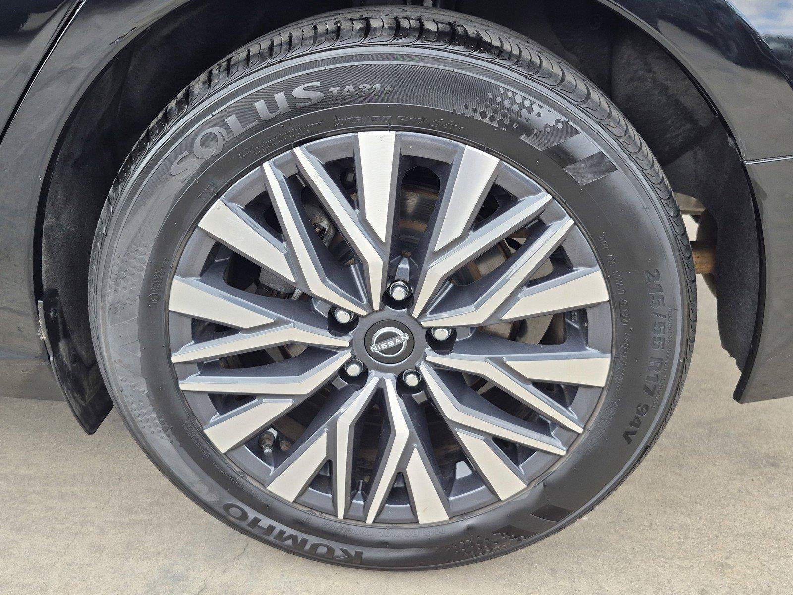 Used 2025 Nissan Altima 2.5 SV FWD image 14