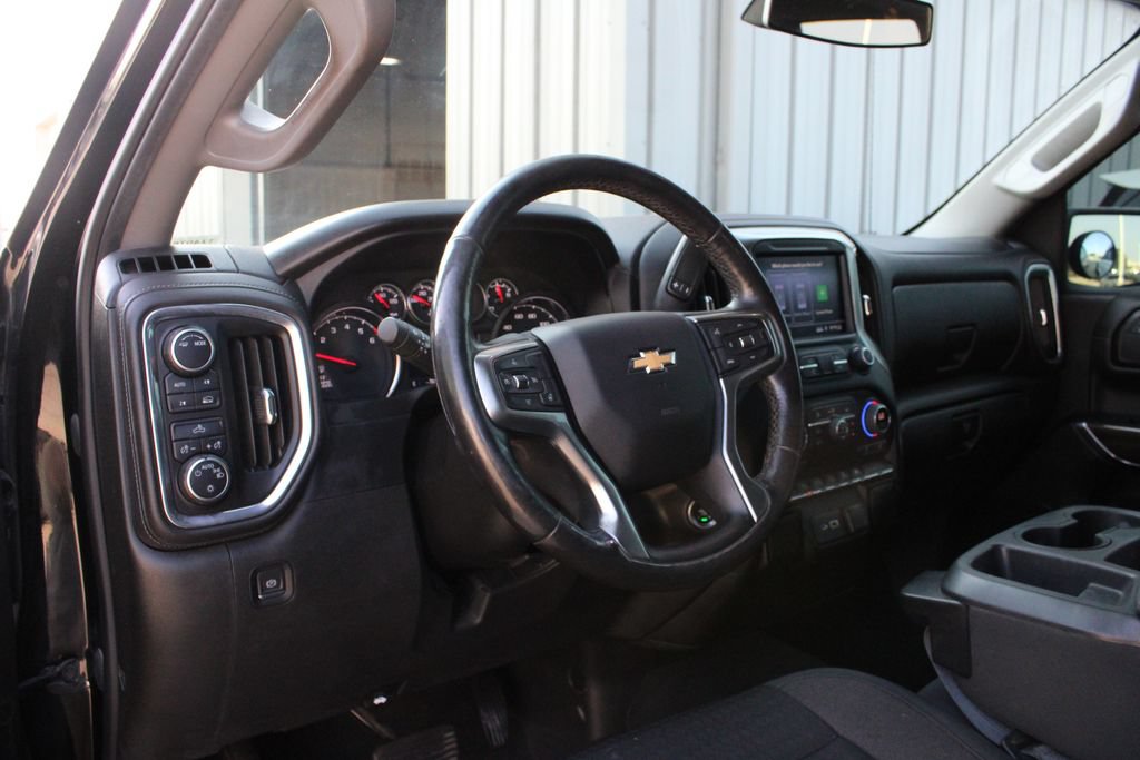 Used 2021 Chevrolet Silverado 1500 LT AWD/4WD image 2