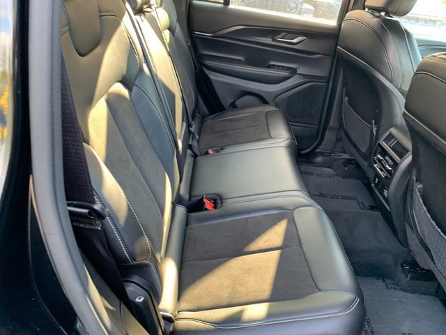 Used 2023 Jeep Grand Cherokee Altitude AWD/4WD image 13