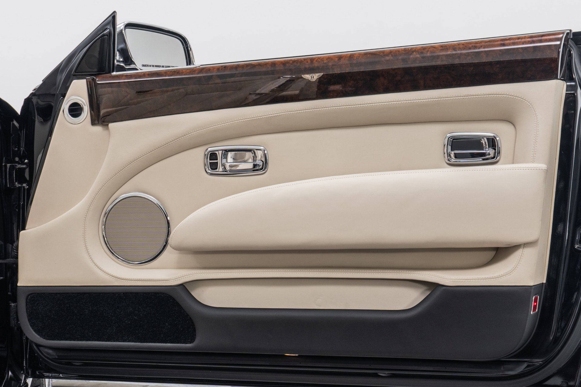 Used 2009 Bentley Azure RWD image 45