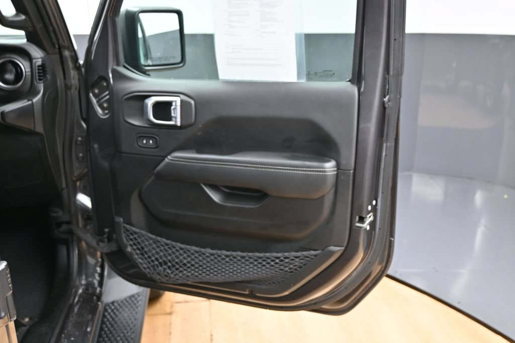 Used 2023 Jeep Wrangler Unlimited Sahara w/ Cold Weather Group AWD/4WD image 28