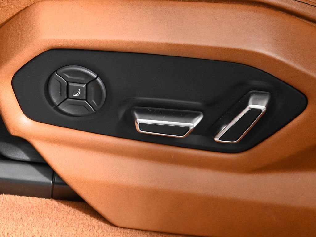 Used 2021 Lamborghini Urus AWD/4WD image 27
