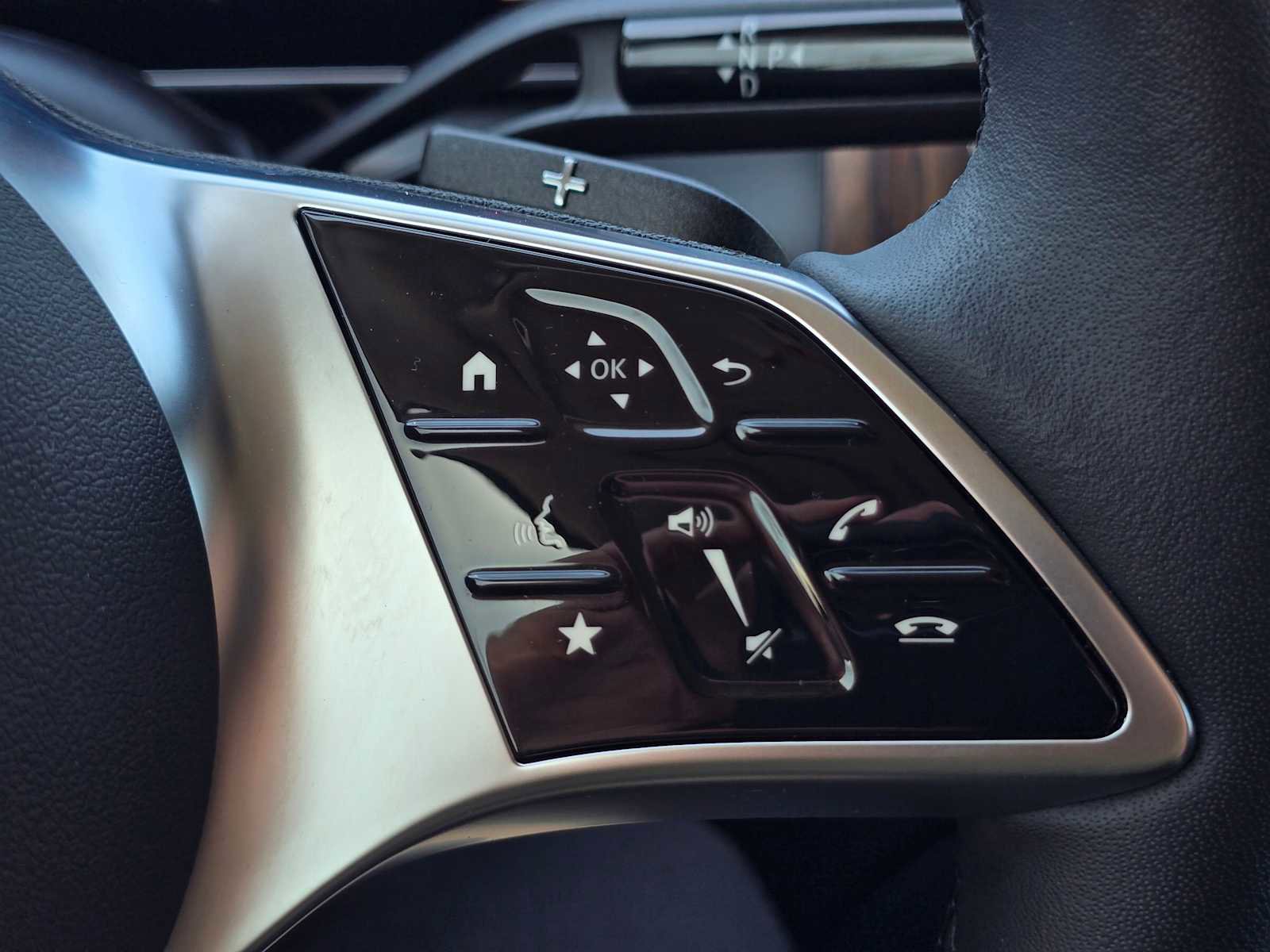 Used 2025 Mercedes-Benz GLC 350e 4MATIC image 33