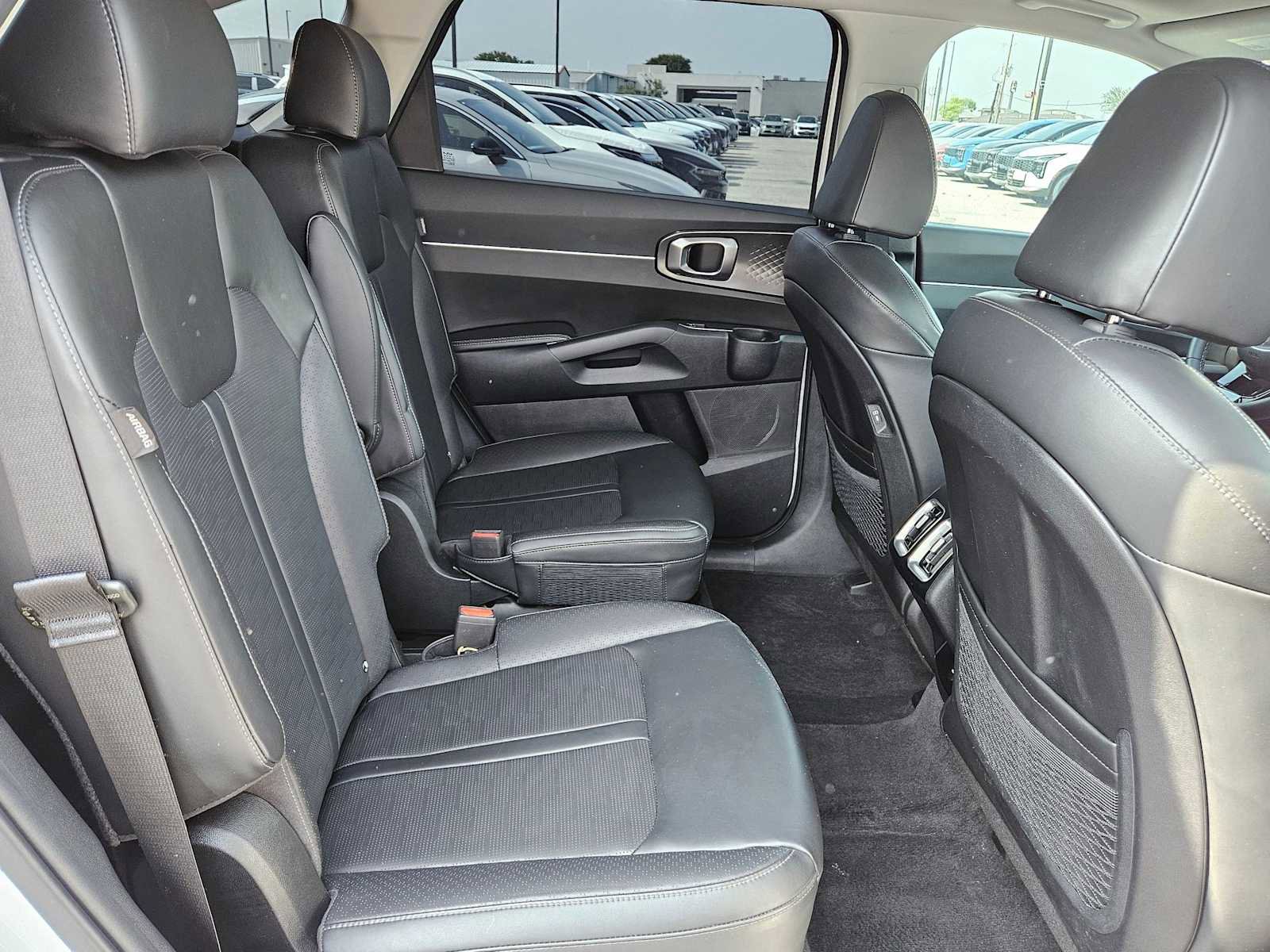 Certified 2025 Kia Sorento EX w/ Panoramic Sunroof Package FWD image 19