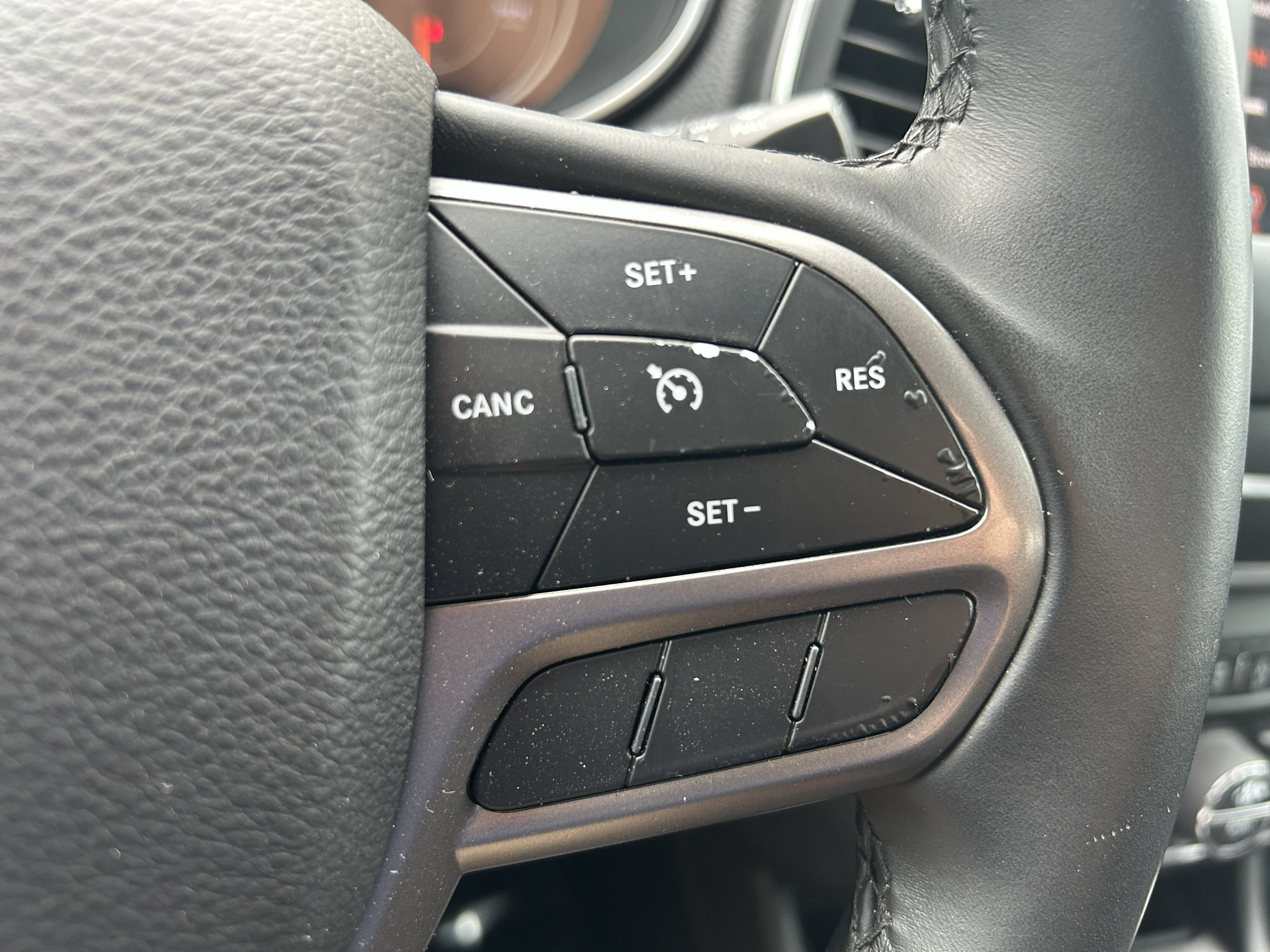 Used 2019 Jeep Cherokee Latitude Plus w/ Comfort/Convenience Group FWD image 14