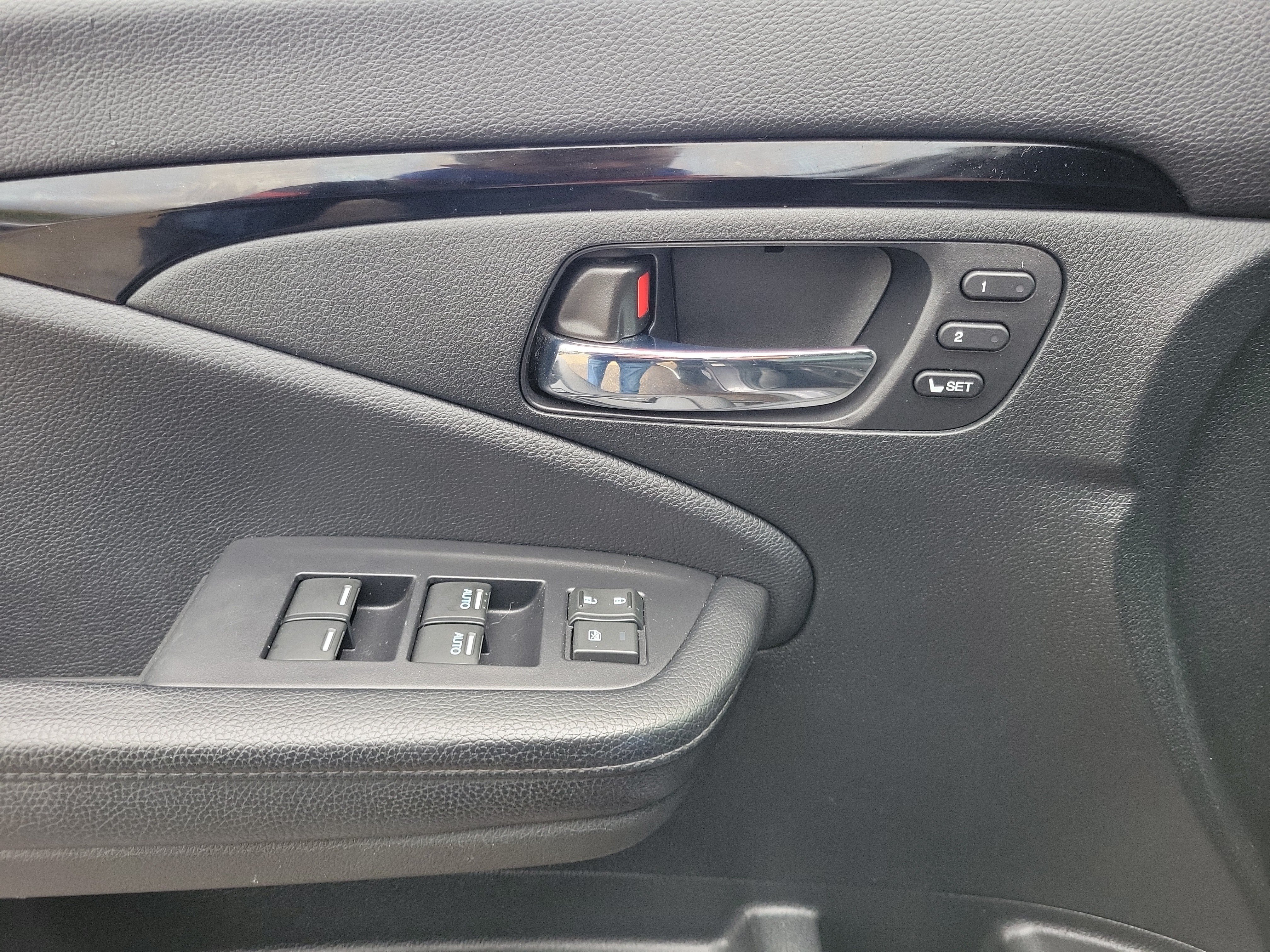 Used 2019 Honda Pilot Touring image 16