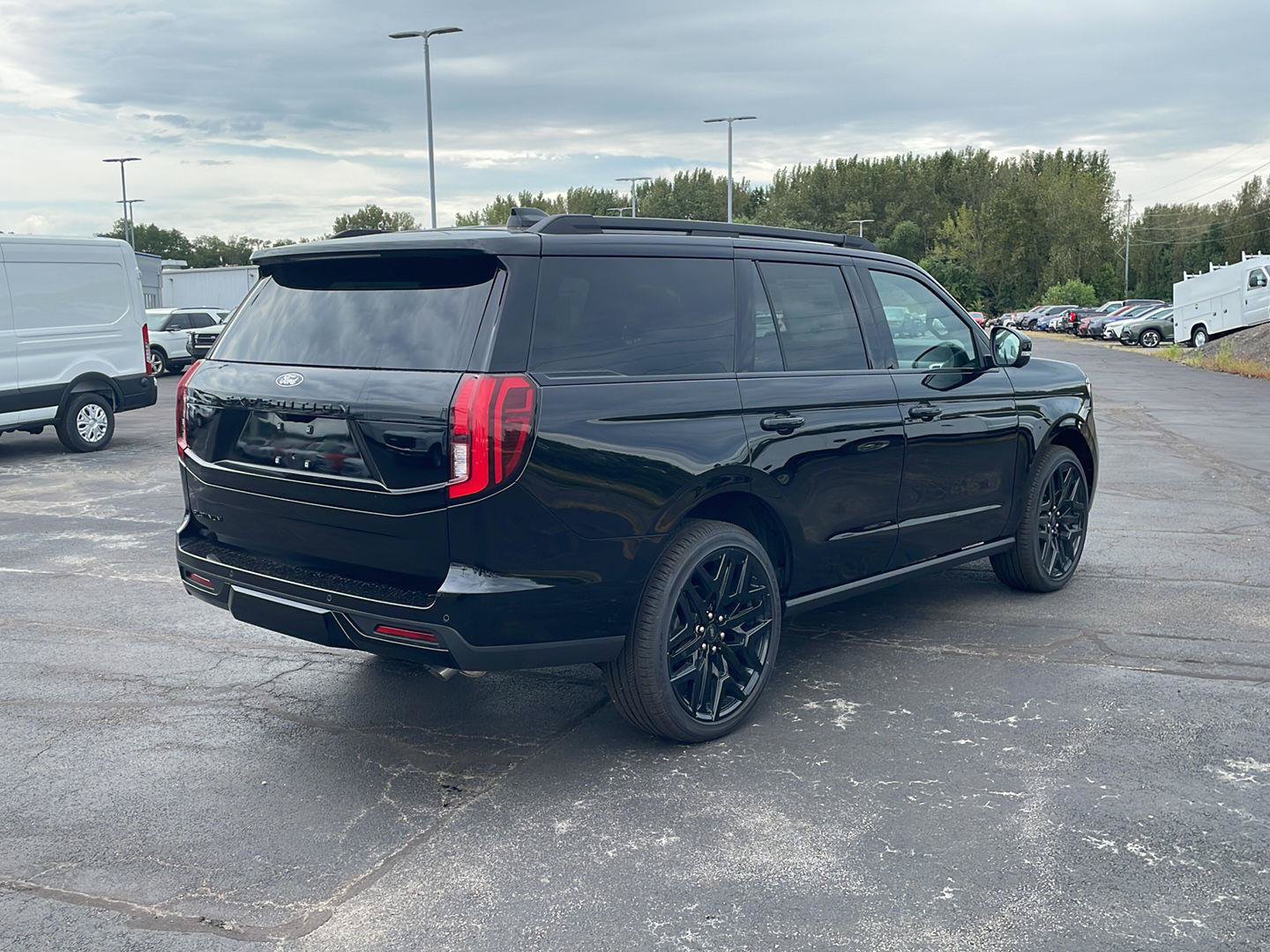 New 2027 Ford Expedition Platinum w/ Stealth Performance Package AWD/4WD image 5