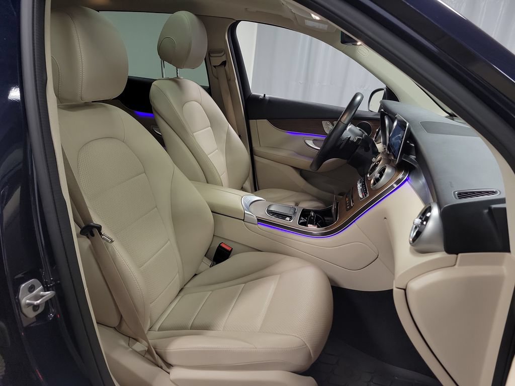 Used 2022 Mercedes-Benz GLC 300 4MATIC image 27
