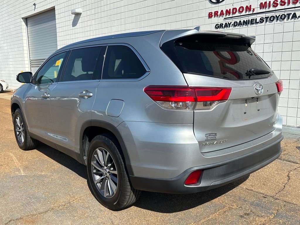 Used 2019 Toyota Highlander XLE image 6