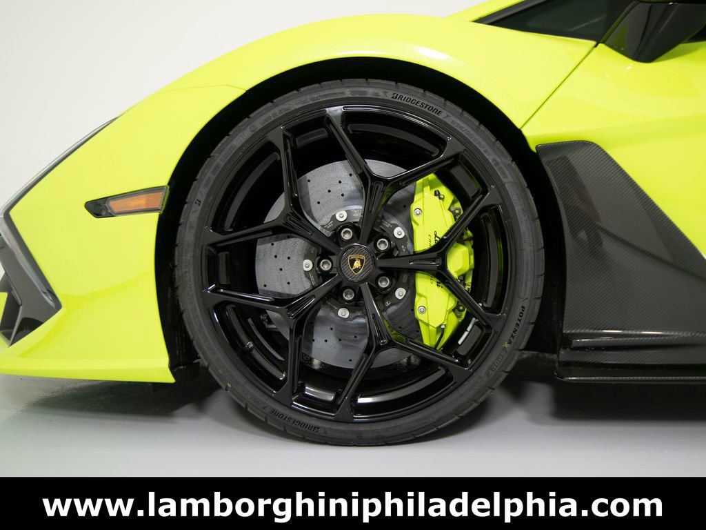 Used 2025 Lamborghini Revuelto image 9