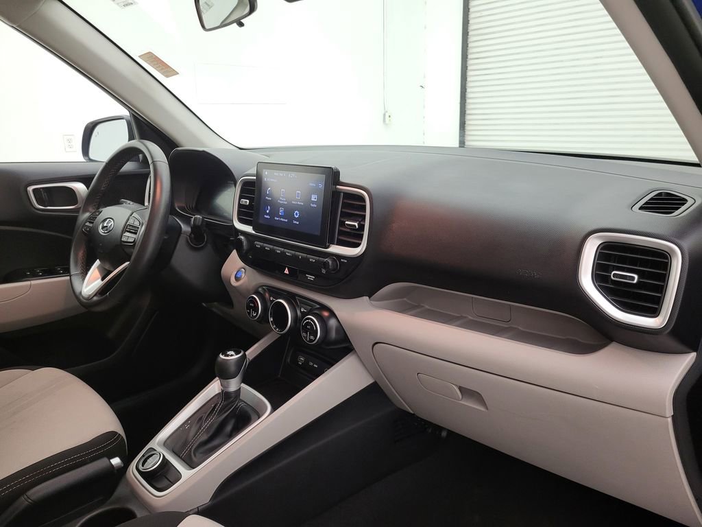 Used 2025 Hyundai Venue SEL image 34