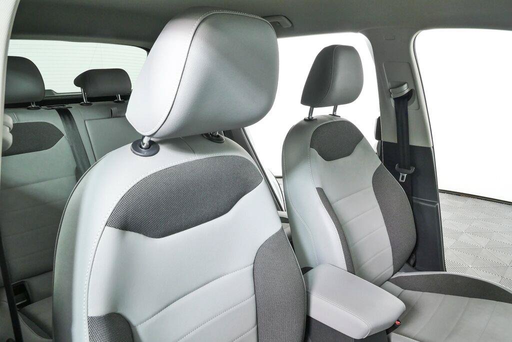 Certified 2022 Volkswagen Taos SE FWD image 21