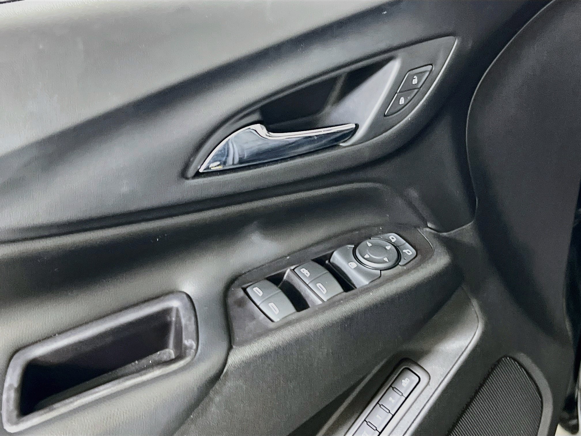 Used 2020 Chevrolet Equinox LT w/ Midnight Edition AWD/4WD image 18