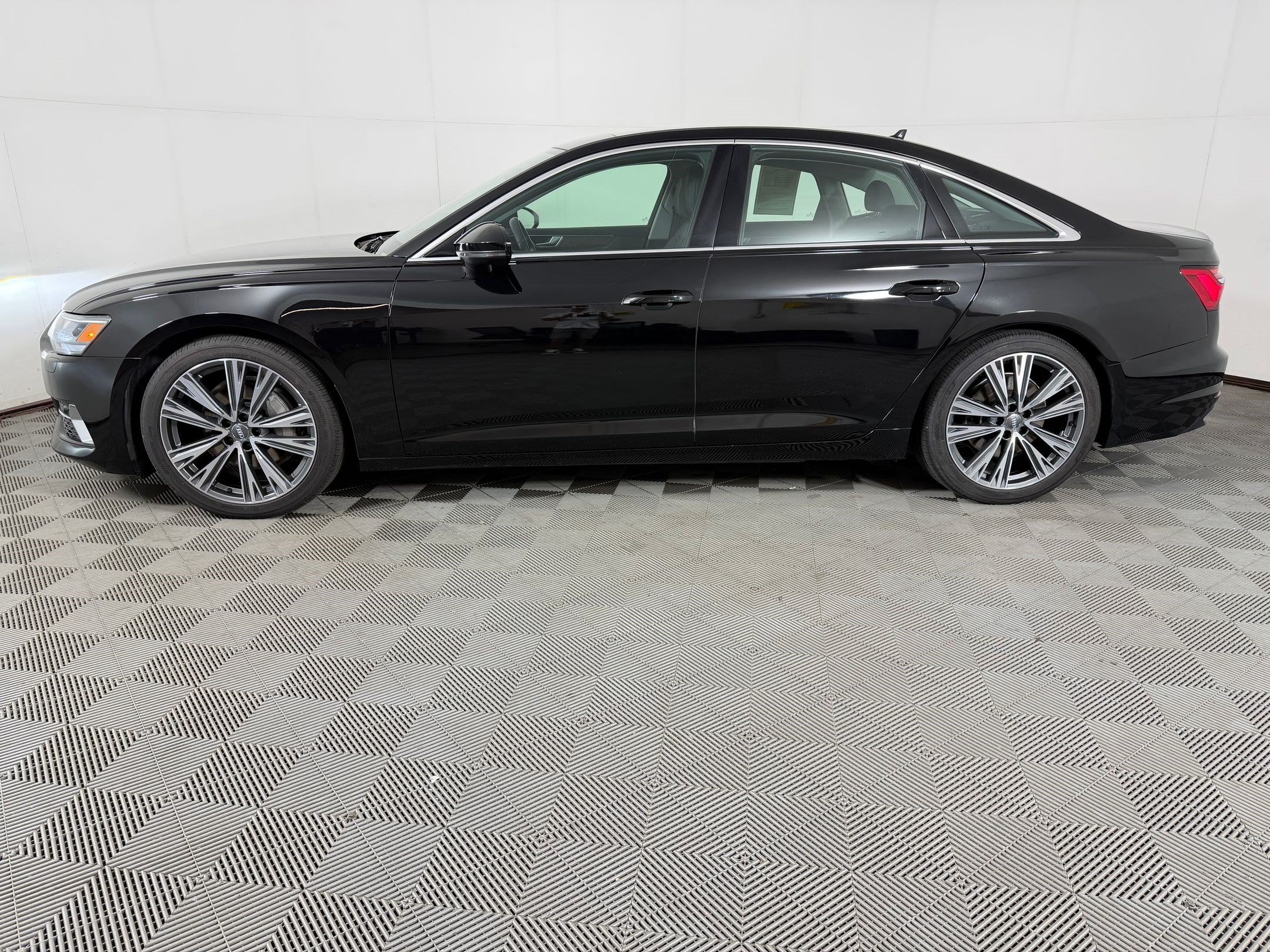 Used 2019 Audi A6 2.0T Premium w/ Convenience Package AWD/4WD image 2
