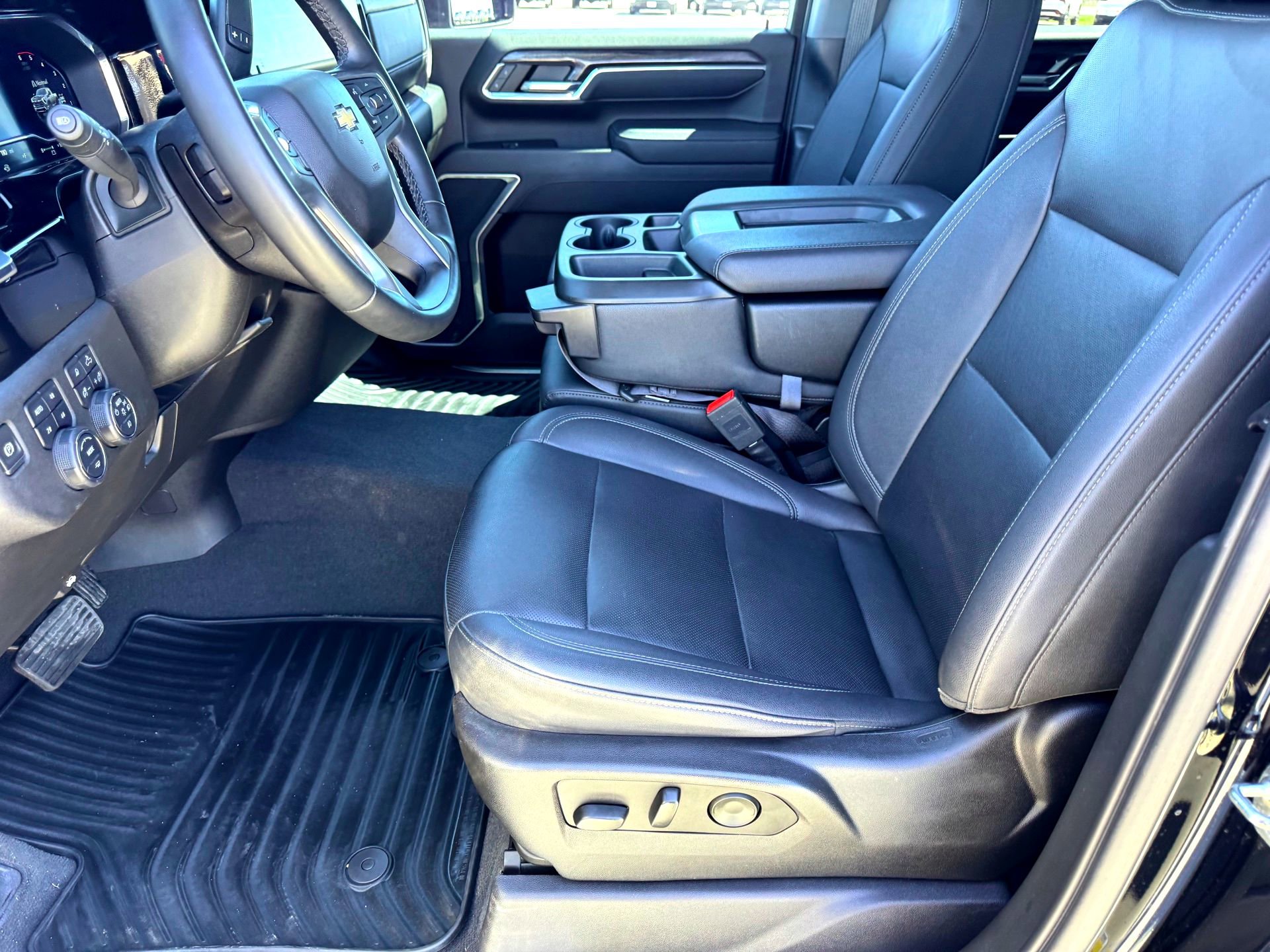 Used 2024 Chevrolet Silverado 2500 LTZ image 12