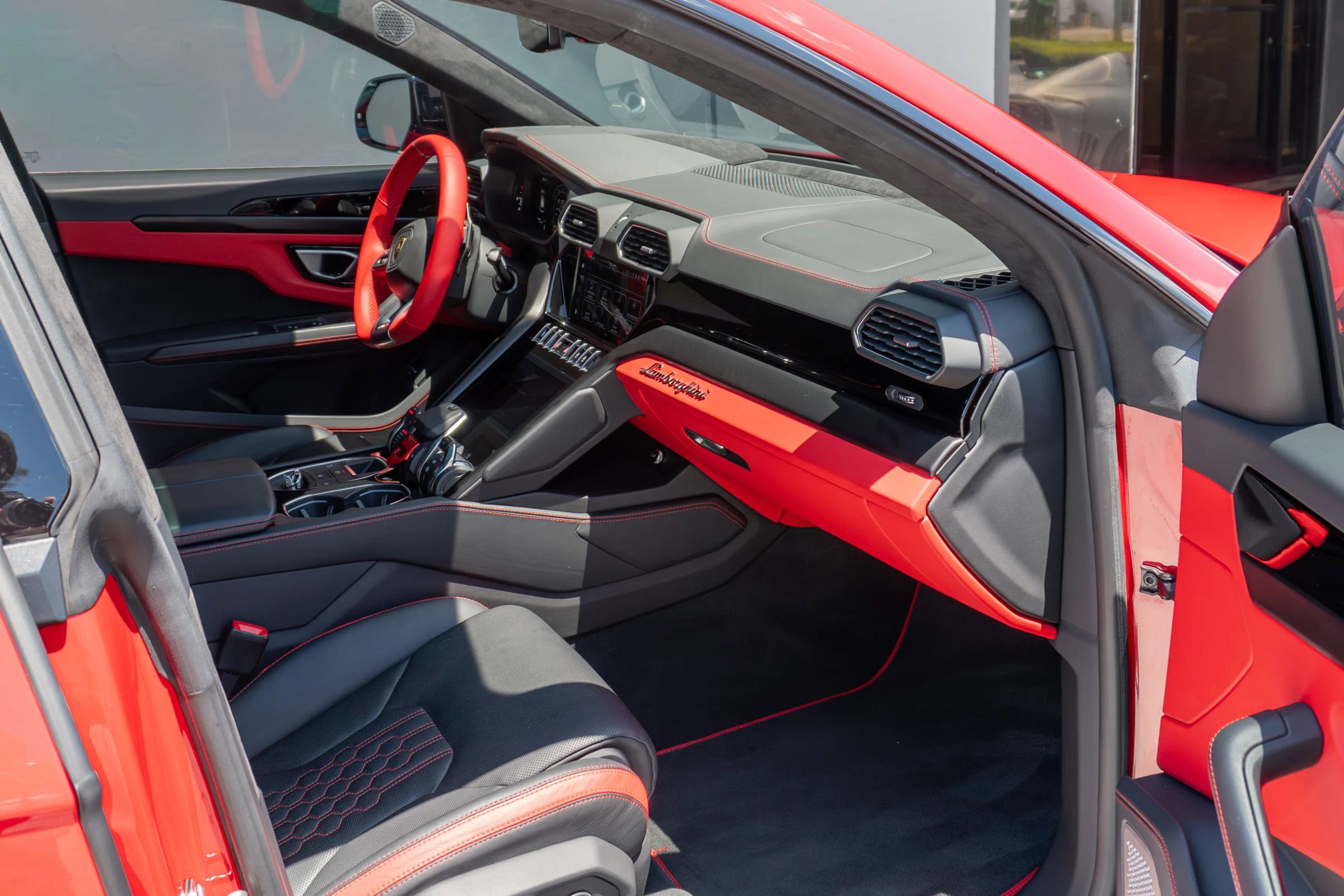 Used 2024 Lamborghini Urus S AWD/4WD image 59