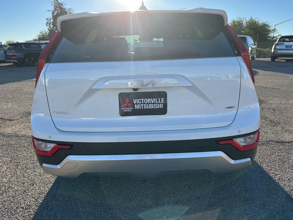 Used 2024 Kia Niro EX image 5