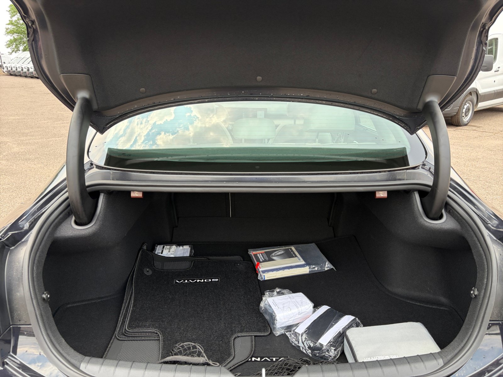 Used 2025 Hyundai Sonata Limited FWD image 30