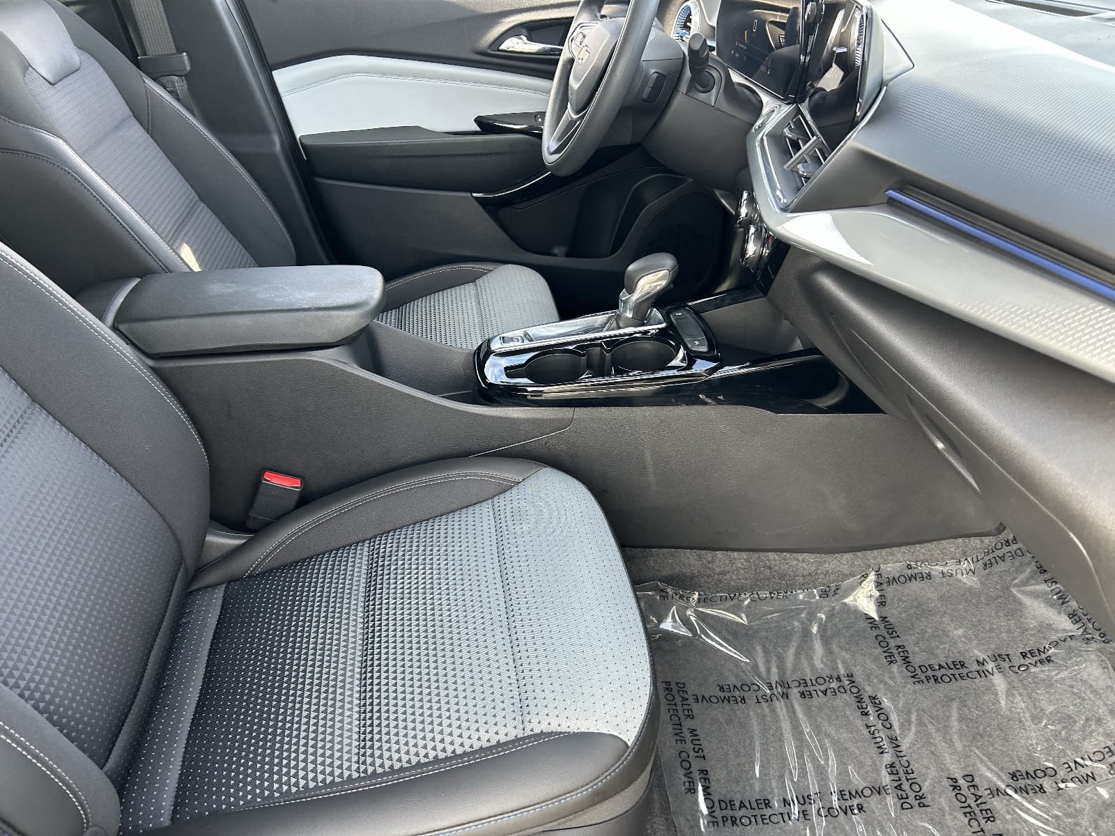 Used 2025 Chevrolet Trax LT FWD image 14