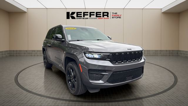 Certified 2024 Jeep Grand Cherokee Altitude AWD/4WD image 8