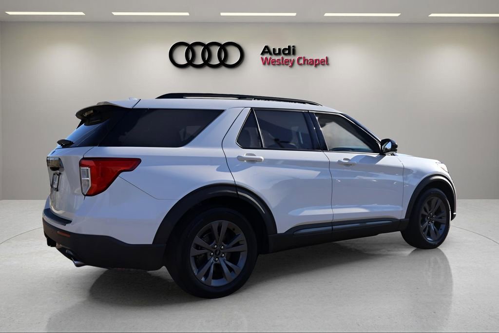 Used 2022 Ford Explorer XLT w/ Equipment Group 202A image 5