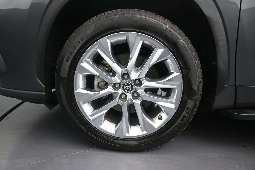 Used 2023 Toyota Highlander Limited FWD image 10