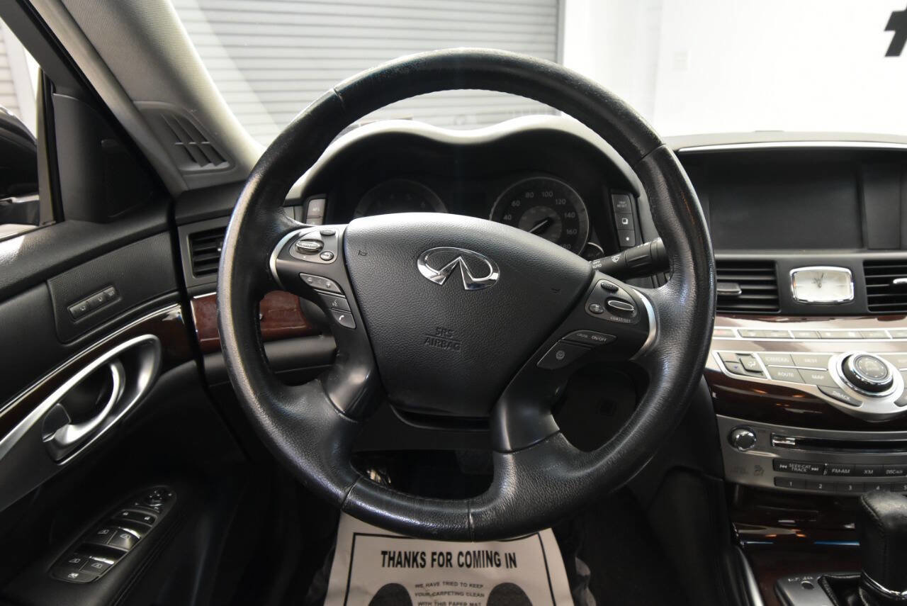 Used 2016 INFINITI Q70 L 3.7 w/ Technology Package image 23