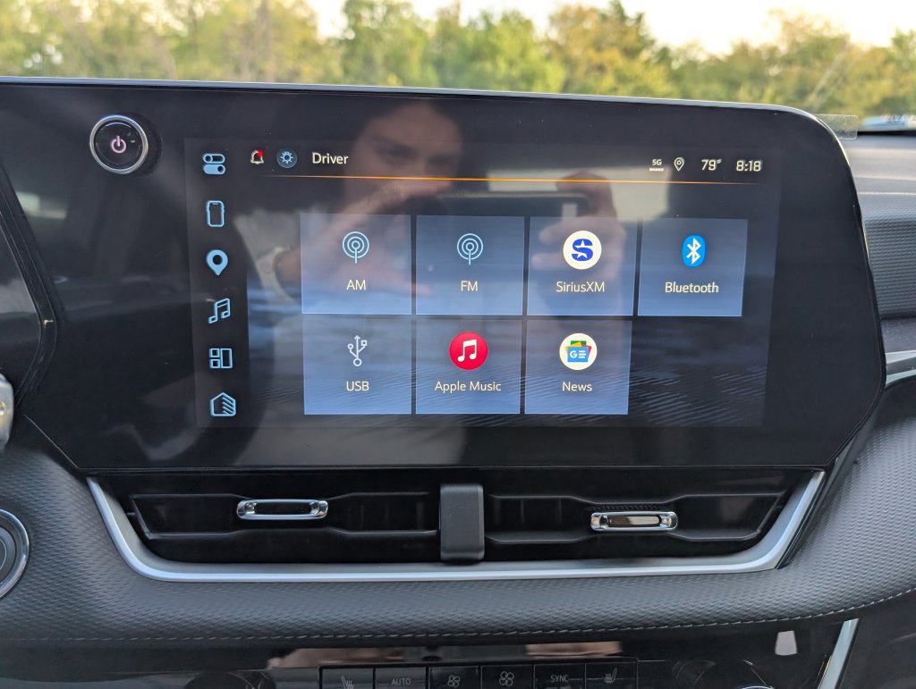 New 2027 Chevrolet Equinox LT w/ Convenience Package II FWD image 18