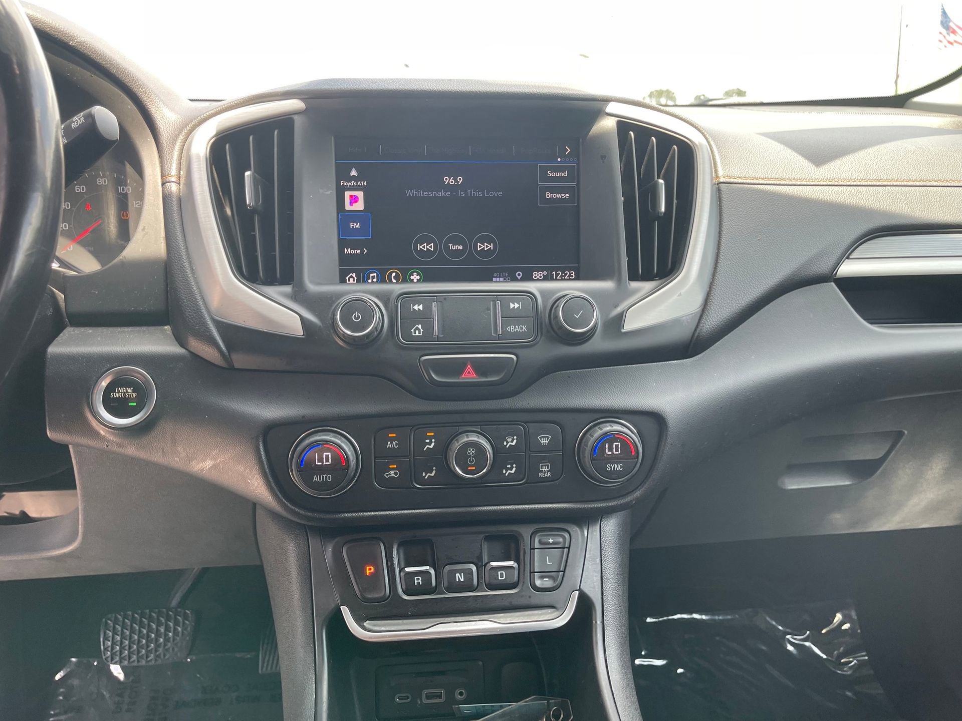 Used 2020 GMC Terrain SLT w/ Preferred Package FWD image 17