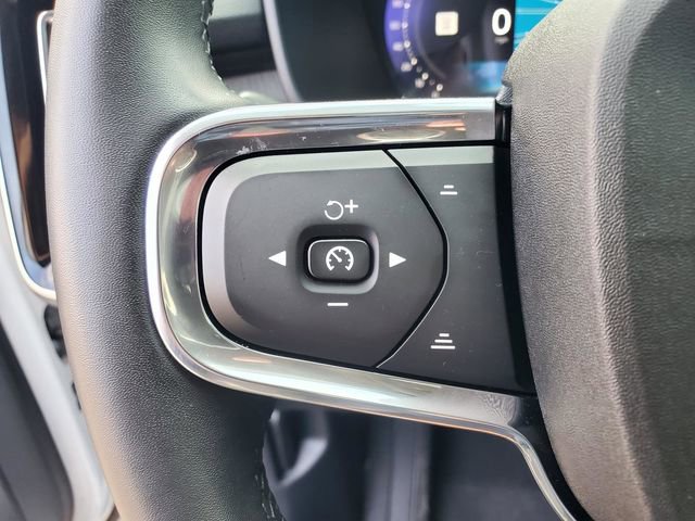 Certified 2024 Volvo XC40 B5 Plus w/ Protection Package Premier image 19