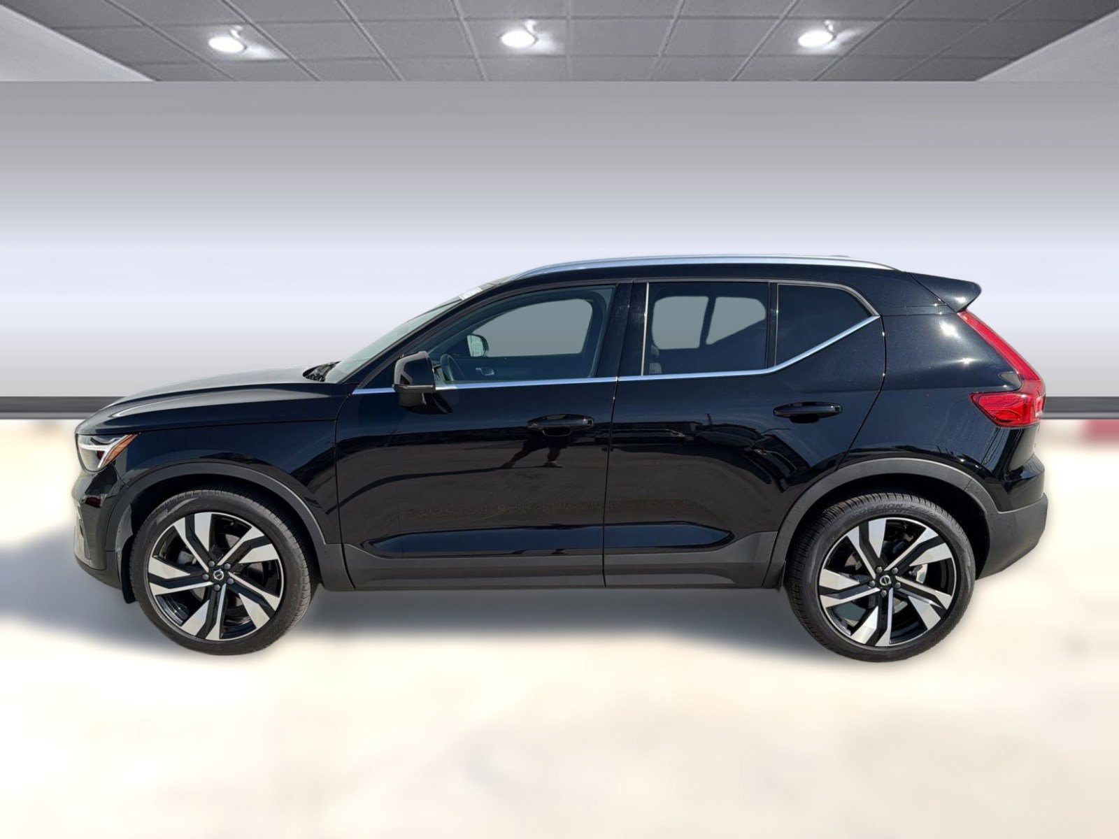 Used 2023 Volvo XC40 B5 Plus w/ Protection Package Premier video 2