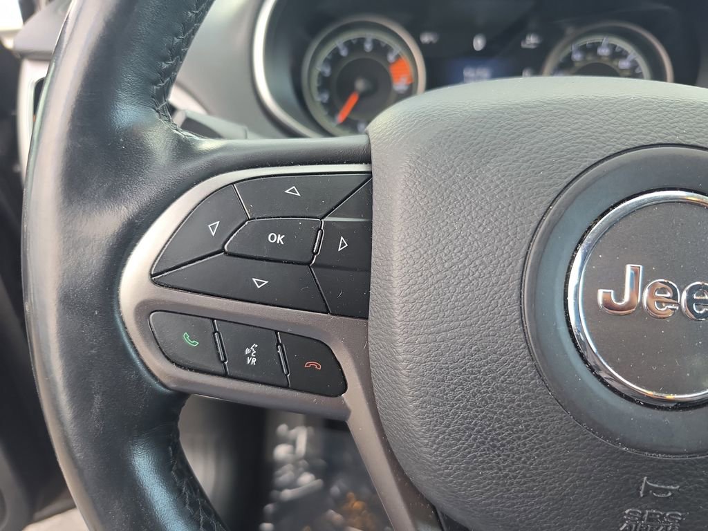 Used 2019 Jeep Cherokee Limited image 24