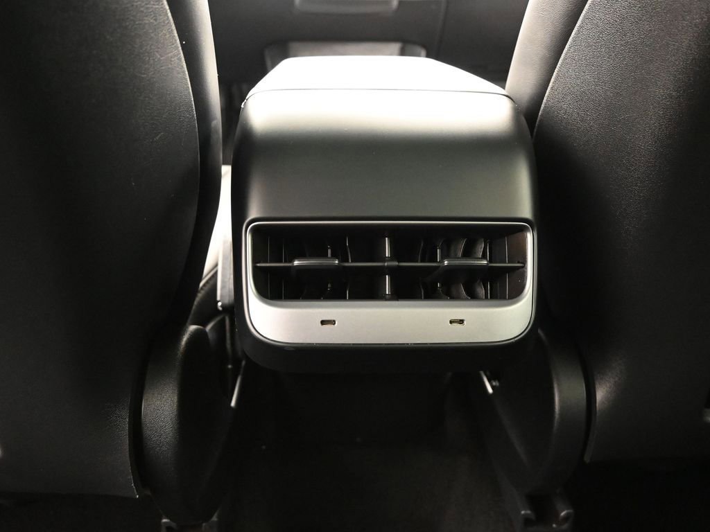 Used 2025 Tesla Model Y Long Range image 11