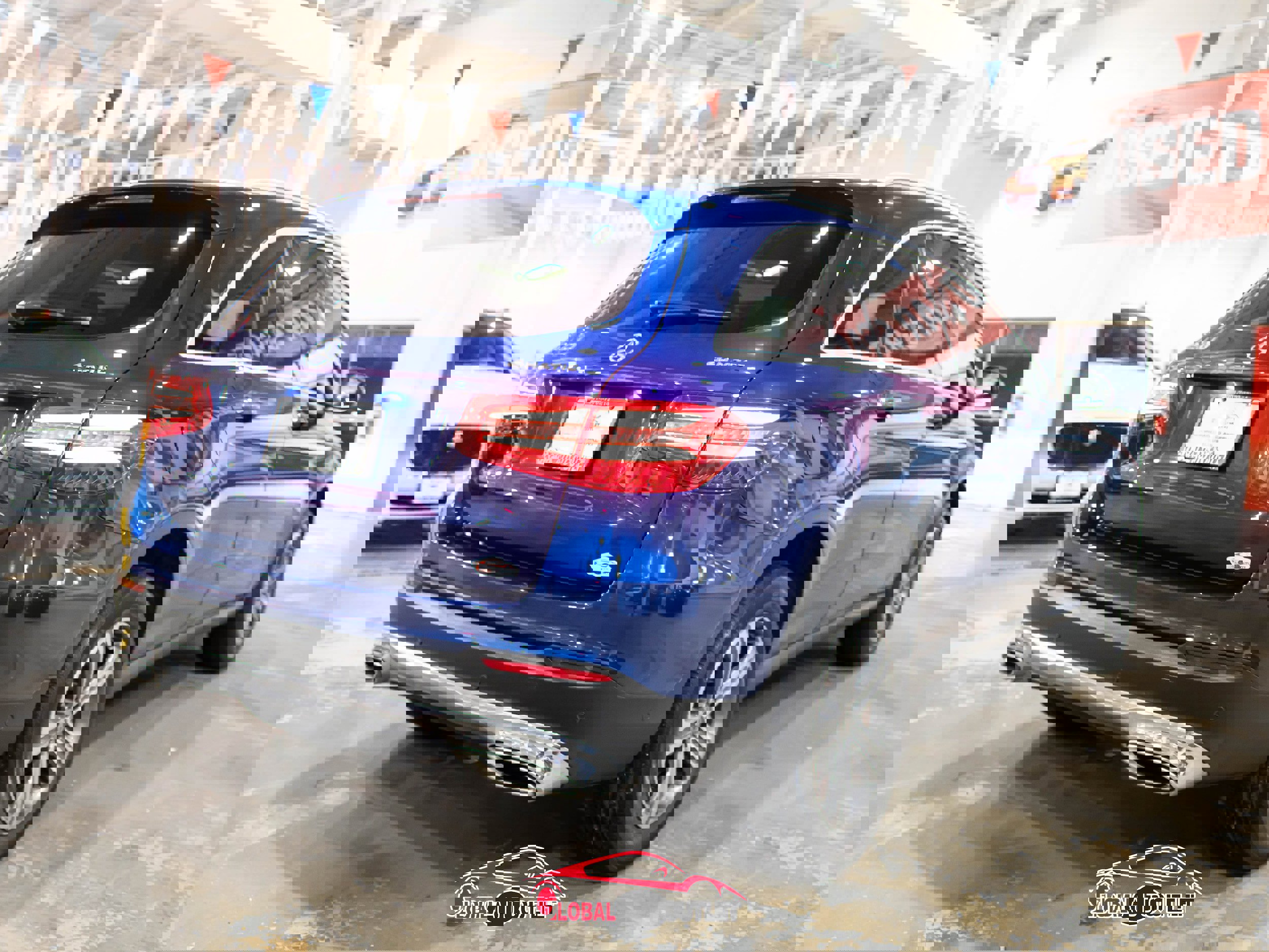 Used 2018 Mercedes-Benz GLC 300 4MATIC w/ Multimedia Package image 7