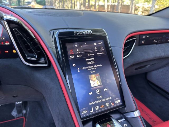 Used 2024 Ferrari Roma Spider image 33