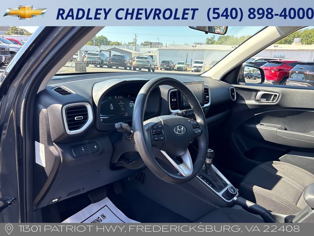 Used 2025 Hyundai Venue SEL FWD image 4