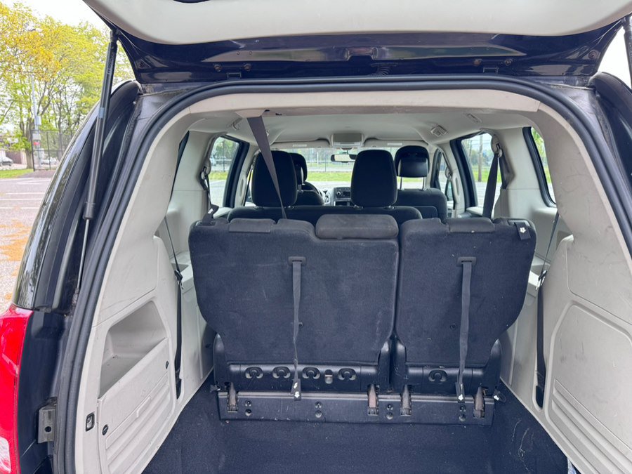 Used 2015 Dodge Grand Caravan American Value Package w/ UConnect Hands-Free Group FWD image 9