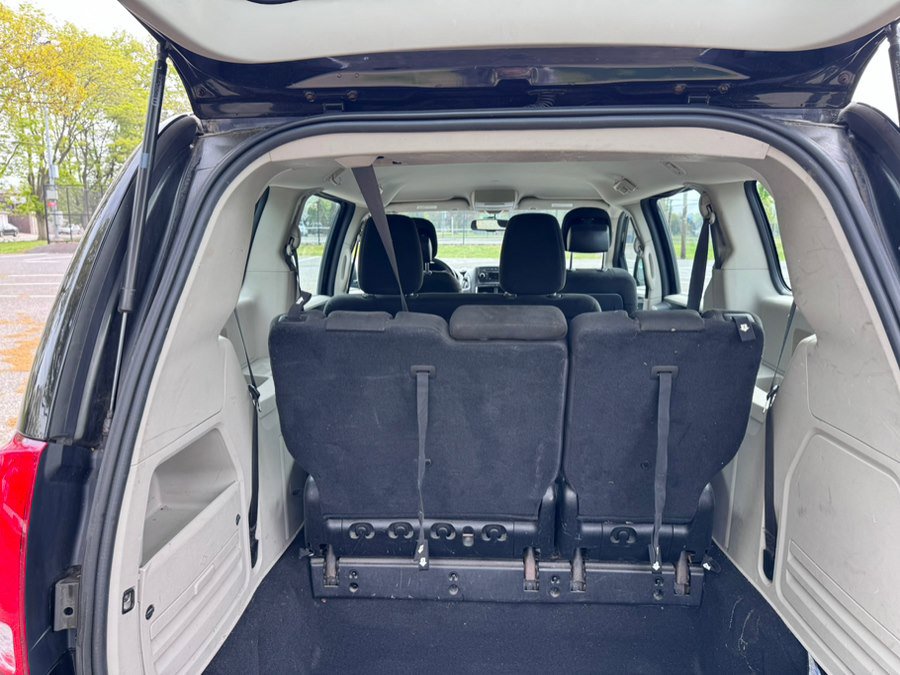 Used 2015 Dodge Grand Caravan American Value Package w/ UConnect Hands-Free Group FWD image 9