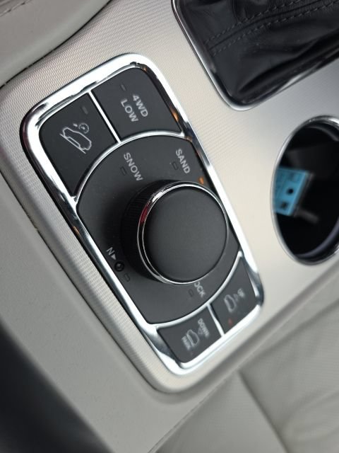 Used 2020 Jeep Grand Cherokee Summit AWD/4WD image 26
