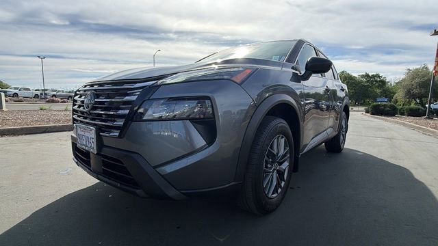 Used 2025 Nissan Rogue S image 9