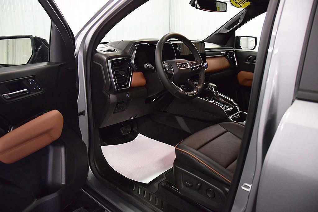 Used 2026 GMC Canyon AT4 w/ Technology Plus Package image 15