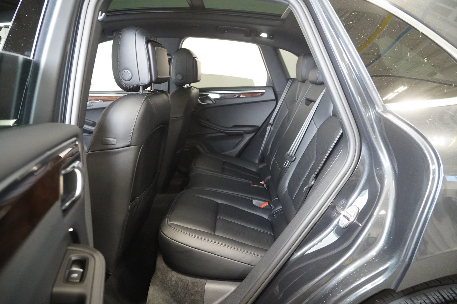 Used 2024 Porsche Macan S AWD/4WD image 13