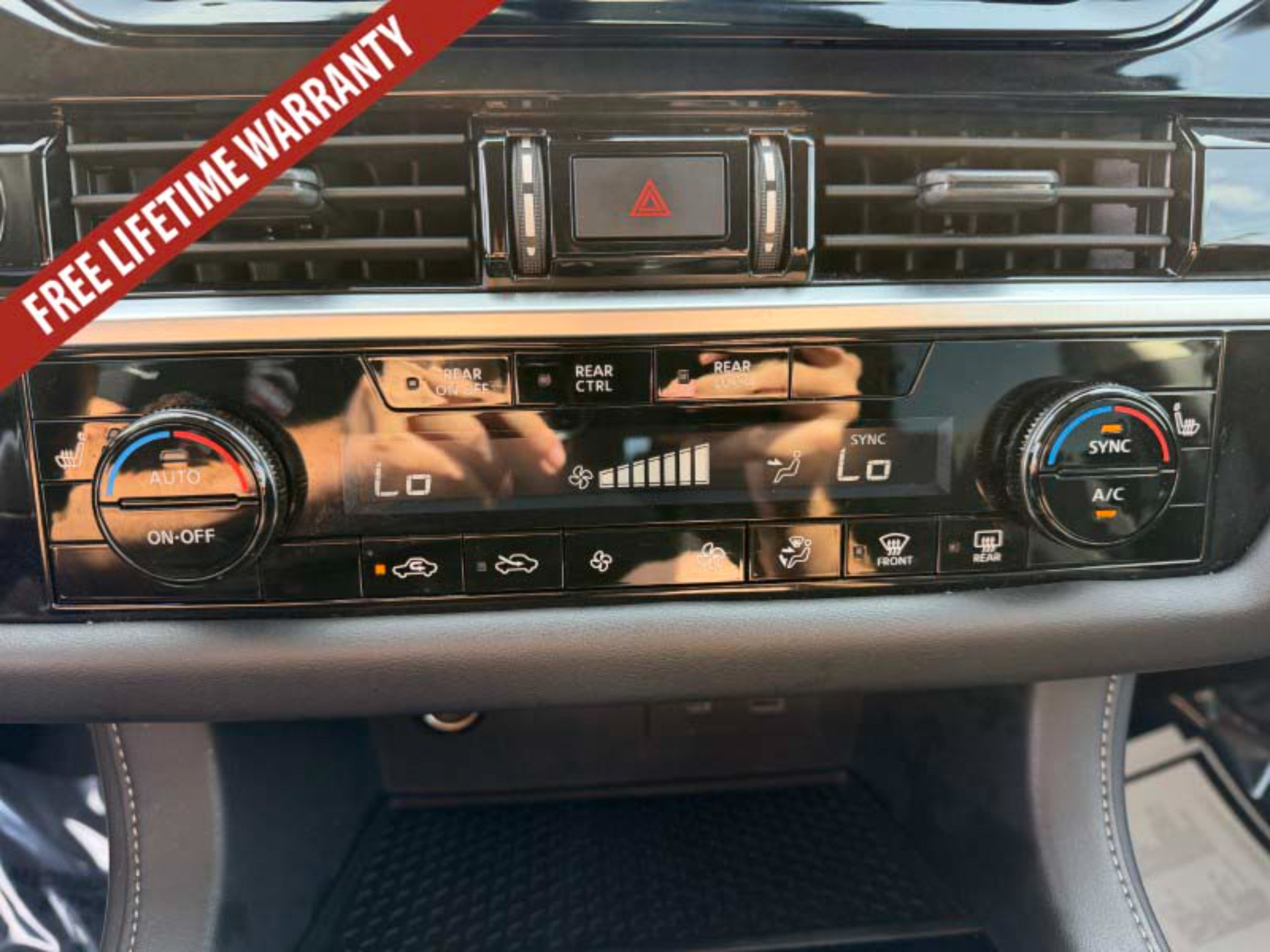 Used 2025 Nissan Pathfinder SV AWD/4WD image 25