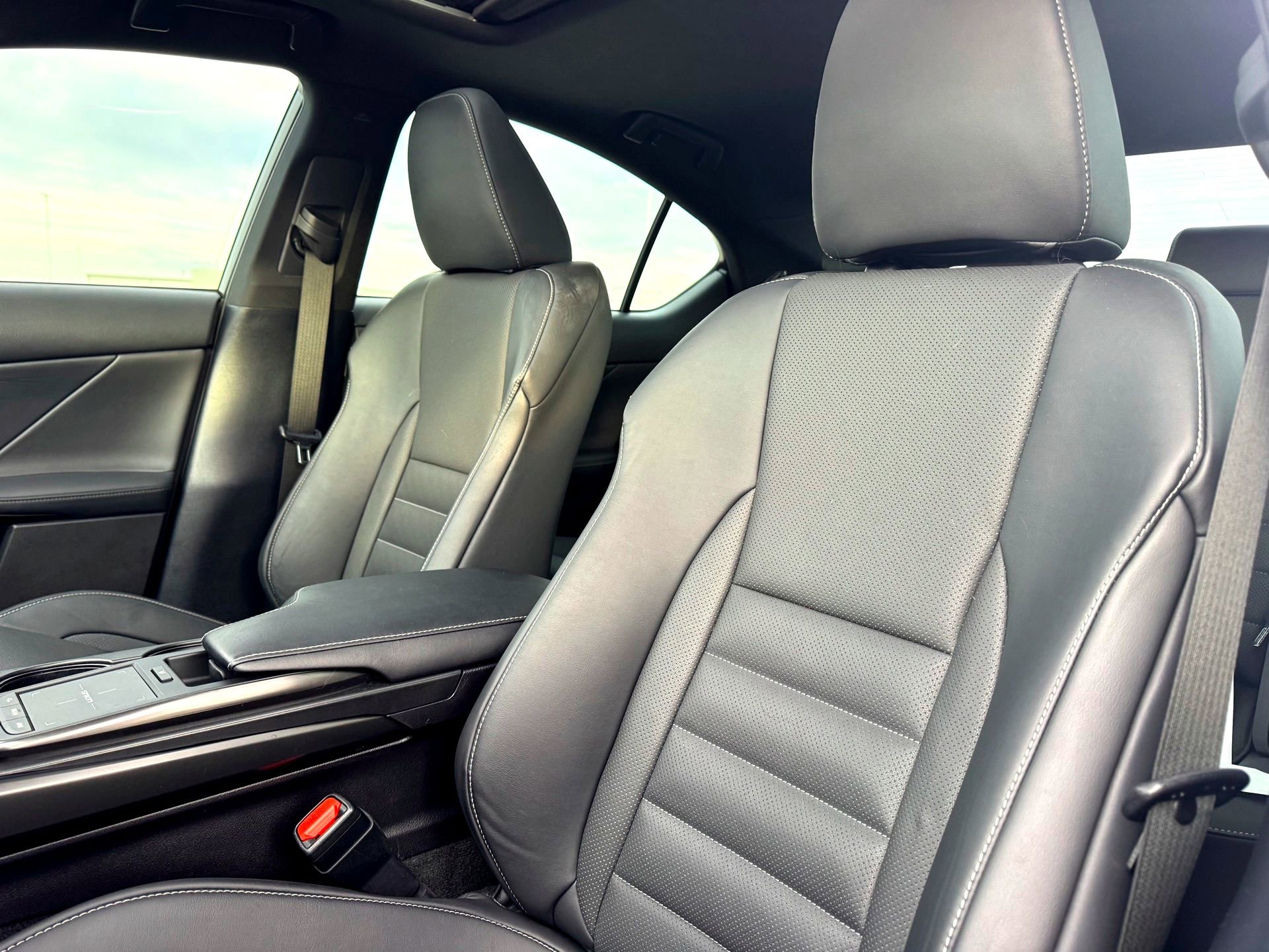 Used 2022 Lexus IS 350 F Sport image 13