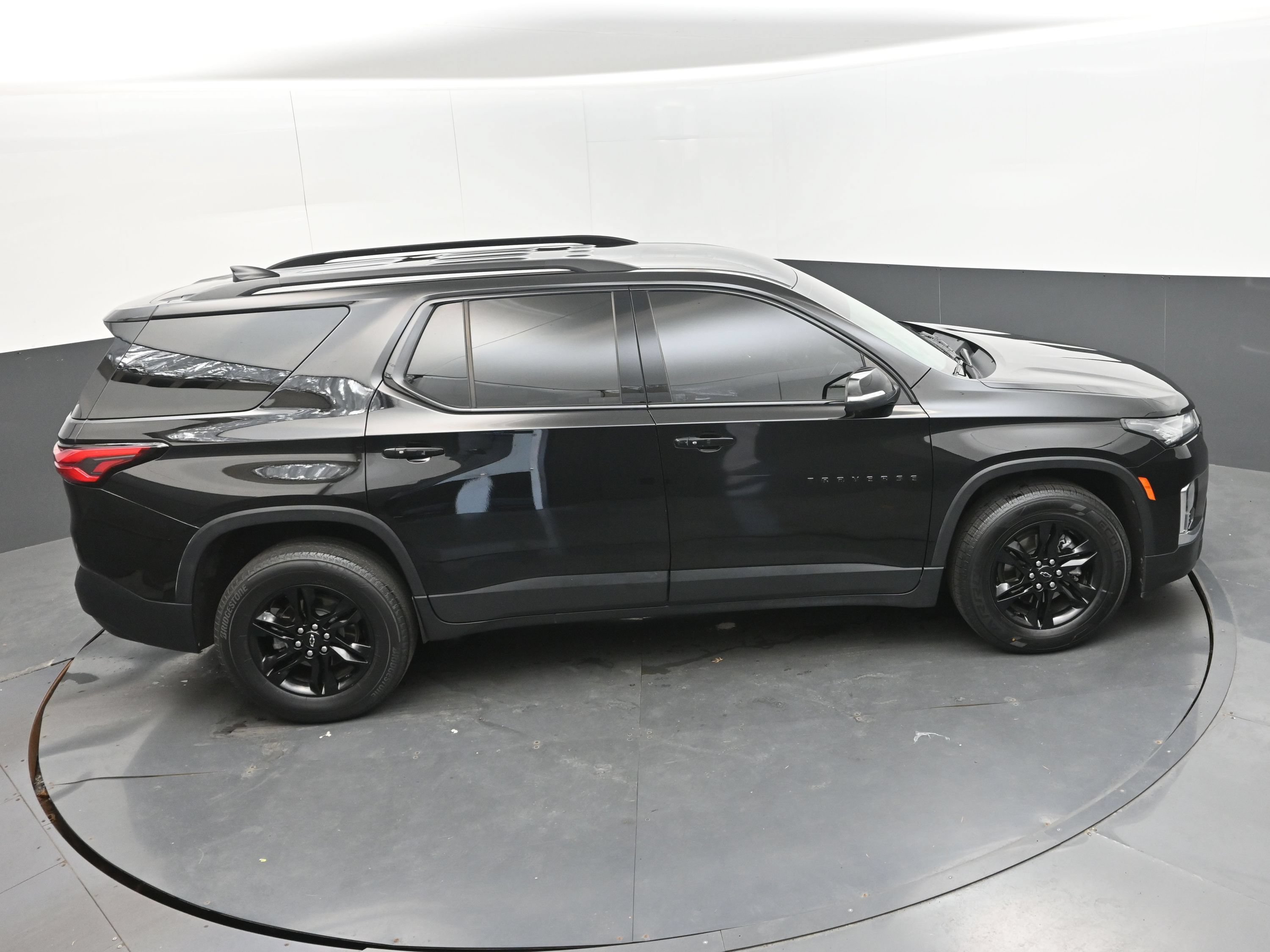 Used 2023 Chevrolet Traverse LT FWD image 44