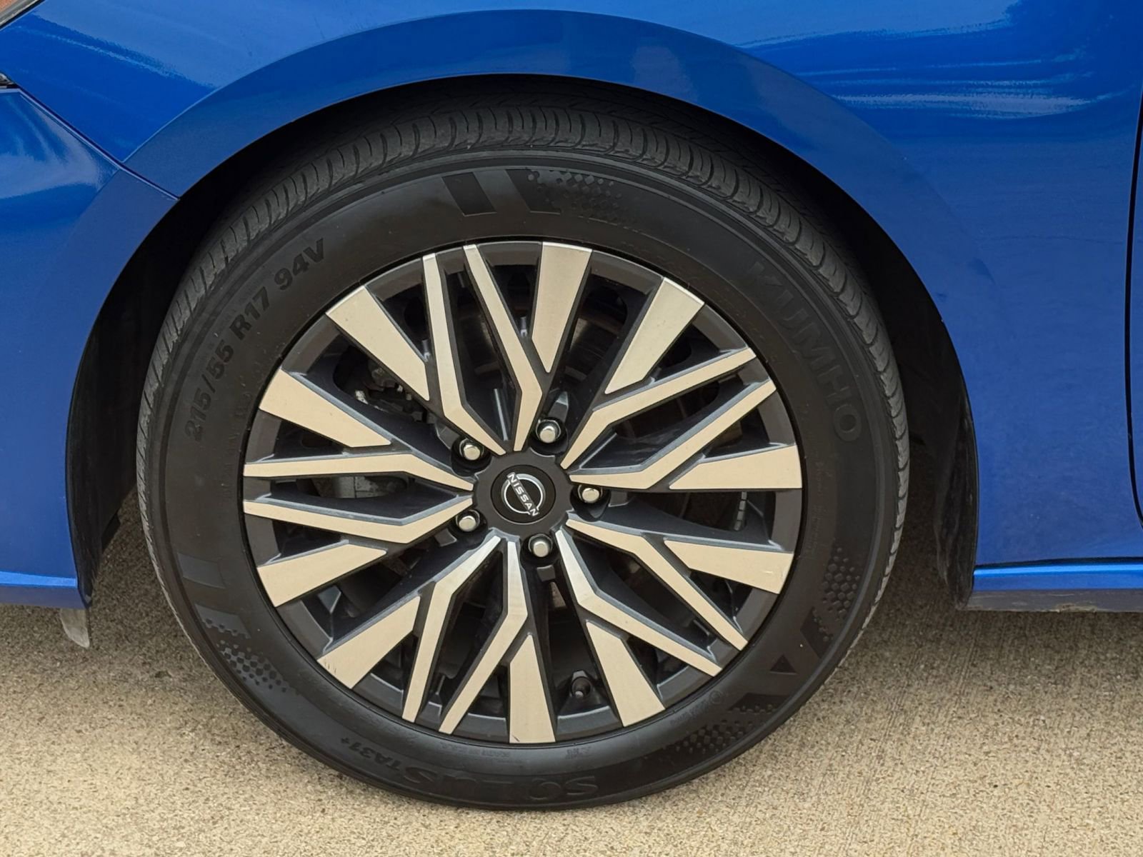 Used 2025 Nissan Altima 2.5 SV FWD image 31