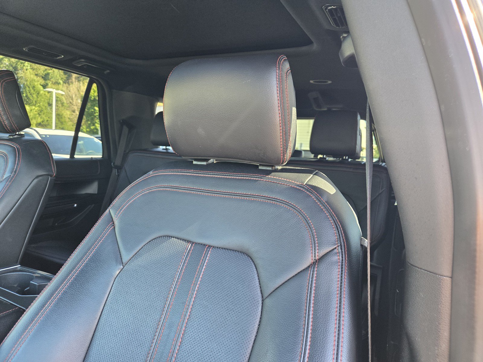 Used 2019 Ford Expedition Limited w/ Equipment Group 303A AWD/4WD image 11